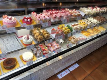 不二家レストラン・ケーキのショーケース