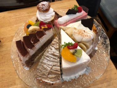 タクカフェ 種類豊富なケーキ