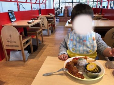ピーナッツカフェ・食事風景