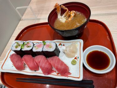 中與食堂・本マグロ握りとねぎとろ巻寿司(カニ汁膳)
