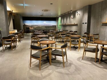 スターバックス・町田の店内風景202107