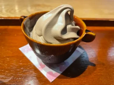 つむぎ・ソフトクリーム(ほうじ茶)