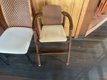 キャボロカフェ・子供椅子