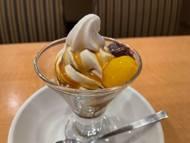 ガスト・ソフトクリーム(あずき・黒蜜入ソース)