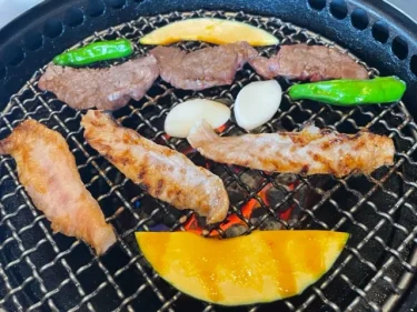焼肉トラジ・食事風景2