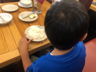 つばめグリル・食事風景