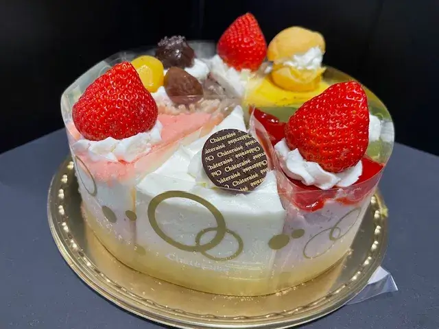 シャトレーゼ・アソートデコレーション17cm