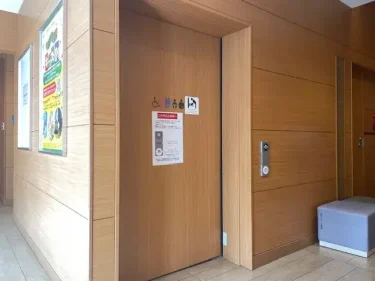 rise Dogwood Plaza・おむつ交換台(8階トイレ内)