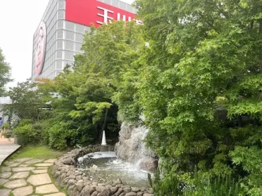 玉川高島屋の屋上庭園・ヴェルジェの滝1
