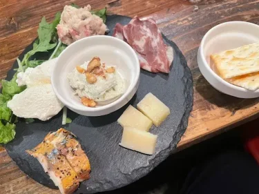 マニトン・店主の気まぐれおつまみ5点盛り2