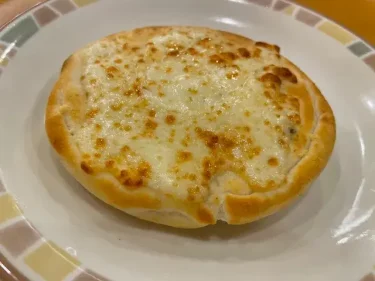 サイゼリヤ・チーズフォッカチオ