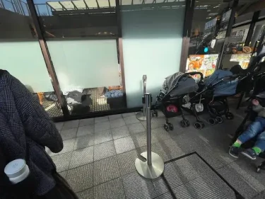 シーフードジョーズ・ベビーカー置き場