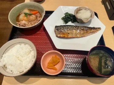 大戸屋・さばの炭火焼と肉じゃが