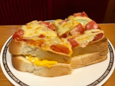 コメダ珈琲店・たっぷり玉子のピザトースト
