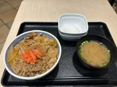 吉野家・朝牛セット(牛丼並と半熟玉子)